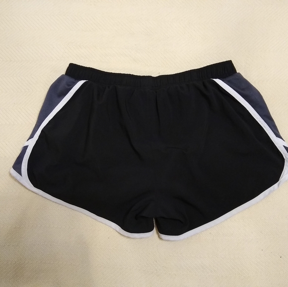 Old Navy active shorts - Picture 3 of 7